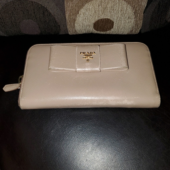 Prada Handbags - PRADA  Women's wallet 👛